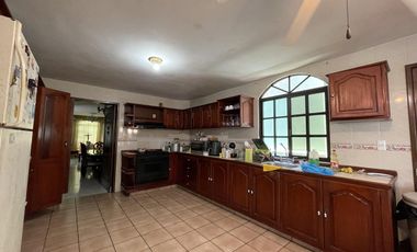 COSTA DE ORO, Casa en VENTA con 2 recamaras en PLANTA BAJA, ALBERCA, salon de eventos, cuarto de servicio