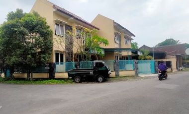 Rumah 2 Lantai di Nologaten, Mangku Jalan