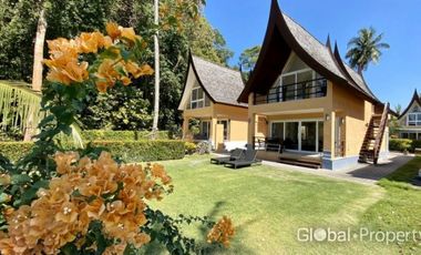 Stunning Beachfront Villa with 3 Bedrooms