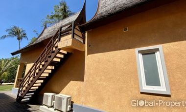 Stunning Beachfront Villa with 3 Bedrooms