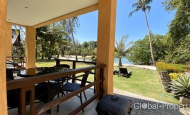 Stunning Beachfront Villa with 3 Bedrooms