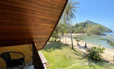 Stunning Beachfront Villa with 3 Bedrooms