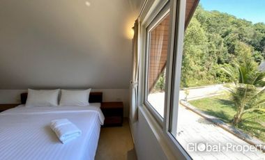 Stunning Beachfront Villa with 3 Bedrooms