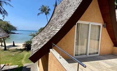 Stunning Beachfront Villa with 3 Bedrooms
