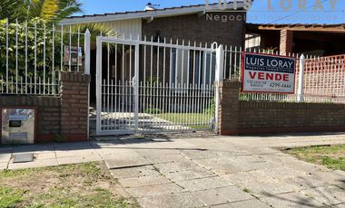 Chalet ubicado en inmejorable barrio a 300 metros de la estación.