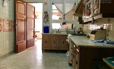 Chalet ubicado en inmejorable barrio a 300 metros de la estación.