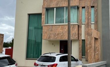 ¡OPORTUNIDAD! CASA SUPER AMPLIA Y HERMOSOS ACABADOS EN VALLE DE ALTOZANO