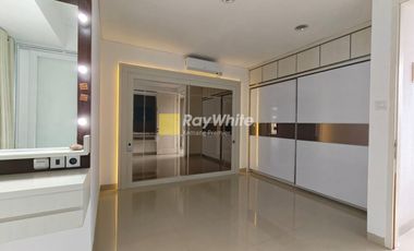 Rumah  Fuly furnish siap huni di dalam Cluster di daerah Jagakarsa Jakarta Selatan