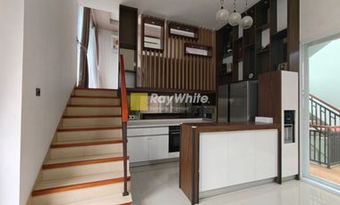 Rumah  Fuly furnish siap huni di dalam Cluster di daerah Jagakarsa Jakarta Selatan