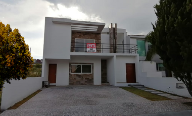 Preciosa Residencia en Real de Juriquilla, 4 Recamaras, 4.5 Baños, Doble Altura.