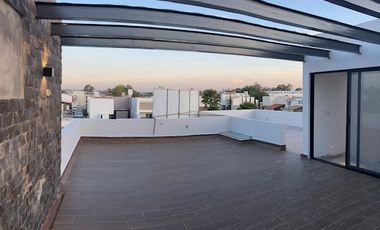 CASA EN VENTA EN RANCHO SANTA MONICA AGUASCALIENTES JUNTO A CAMPO DE GOLF