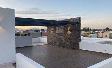 CASA EN VENTA EN RANCHO SANTA MONICA AGUASCALIENTES JUNTO A CAMPO DE GOLF