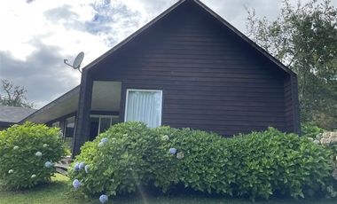 Casa en venta de 4 dorm. en Puyehue