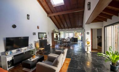 Casa de 3 ambientes mas dependencia en venta en Martínez