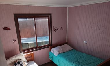 Casa en venta, 4 dorm.1 baño en Coronel