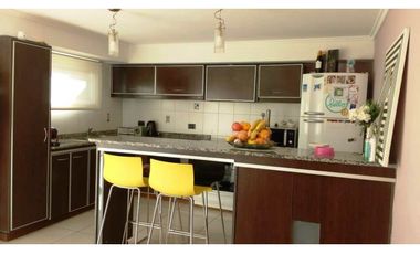 Chalet 4 ambientes. Excelente estado. Zona Villa Primera
