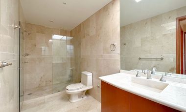 Casa en Interlomas – 4 recámaras con vestidor y baño