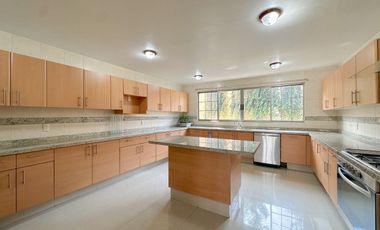 Casa en Interlomas – 4 recámaras con vestidor y baño