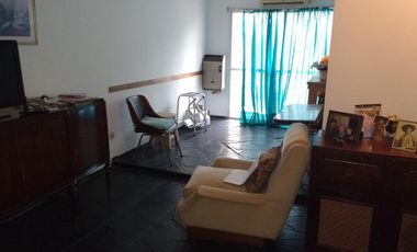 Excelente PH al frente,3 ambientes con patio.Apto crédito.