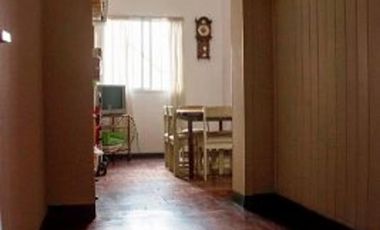 Casa en ph con pasillo propio  de 3 o 4 ambiente  Galpón de 41 m2 con baño Terraza con galponcito  Patios , uno techado  Lavadero