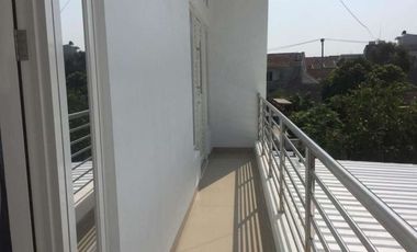 RUMAH DELTA SARI WARU DKT RUNGKUT