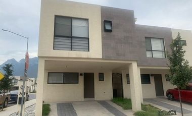 CASA EN RENTA EN DOMINIO CUMBRES