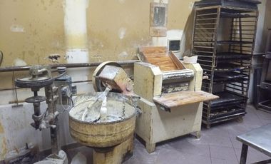 Panadería y confitería. Ituzaingo centro lado norte. Tamaño 7x20