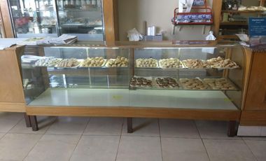 Panadería y confitería. Ituzaingo centro lado norte. Tamaño 7x20