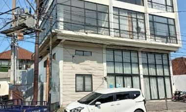 2 Ruko Gandeng 3.5 Lantai di Tengah Kota Nol Jalan Raya di Jalan Padmosusastro