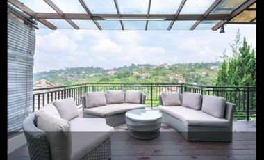 Rumah Villa Mewah Nyaman di Dago