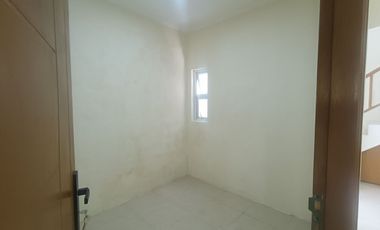 Rumah 3 Kamar 10 Menit ke Plaza Taman Harapan Baru Siap Huni J-39909