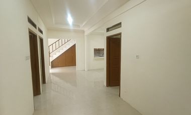 Rumah 3 Kamar 10 Menit ke Plaza Taman Harapan Baru Siap Huni J-39909