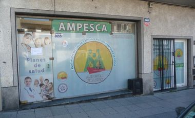 En Venta o Alquiler - Amplio Local a La Calle en Pleno Puerto