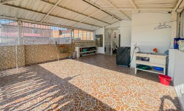 VENTA CASA TRES PISOS CON TERRAZA UNIFAMILIAR PALMIRA. Cod V10530