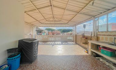 VENTA CASA TRES PISOS CON TERRAZA UNIFAMILIAR PALMIRA. Cod V10530