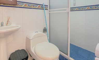 VENTA CASA TRES PISOS CON TERRAZA UNIFAMILIAR PALMIRA. Cod V10530