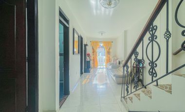 VENTA CASA TRES PISOS CON TERRAZA UNIFAMILIAR PALMIRA. Cod V10530