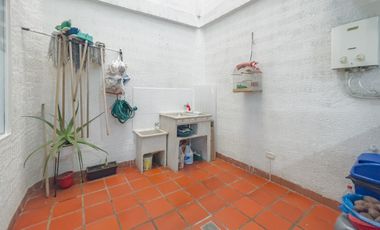 VENTA CASA TRES PISOS CON TERRAZA UNIFAMILIAR PALMIRA. Cod V10530