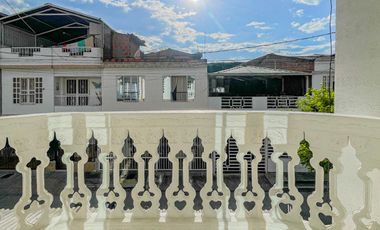 VENTA CASA TRES PISOS CON TERRAZA UNIFAMILIAR PALMIRA. Cod V10530