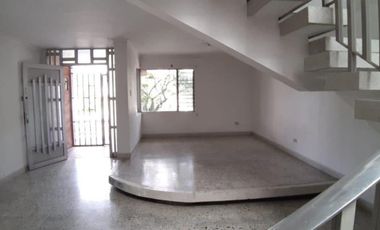 casa en arriendo en estadio. Cod A3440