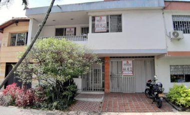 casa en arriendo en estadio. Cod A3440