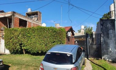 CASA PH FRENTE 3 AMB CON ENTRADA DE AUTO Y PATIO J L SUAREZ