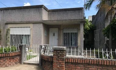 Casa en venta - 2 dormitorios 1 baño - 394mts2 - Berazategui