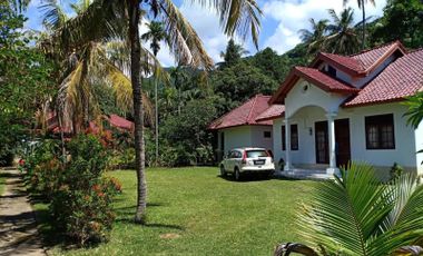 Villa on the road side near Senggigi Lombok