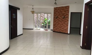 Disewakan Rumah Minimalis Citraland Surabaya Barat @Royal Park, Harga Ciamik