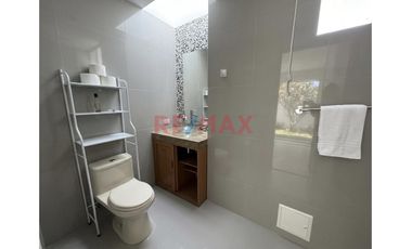 Venta De Casa En Esquina De 202 M² Con 2 Pisos + Proyección A 3° – Las Delicias De Moche