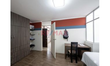 Venta De Casa En Esquina De 202 M² Con 2 Pisos + Proyección A 3° – Las Delicias De Moche