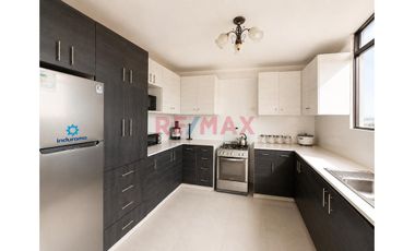 Venta De Casa En Esquina De 202 M² Con 2 Pisos + Proyección A 3° – Las Delicias De Moche