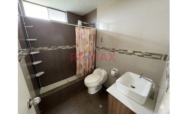 Venta De Casa En Esquina De 202 M² Con 2 Pisos + Proyección A 3° – Las Delicias De Moche