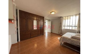 Venta De Casa En Esquina De 202 M² Con 2 Pisos + Proyección A 3° – Las Delicias De Moche